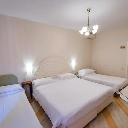 게스트하우스 Residenza Due Torri Check In Presso Vicolo Cattani 7