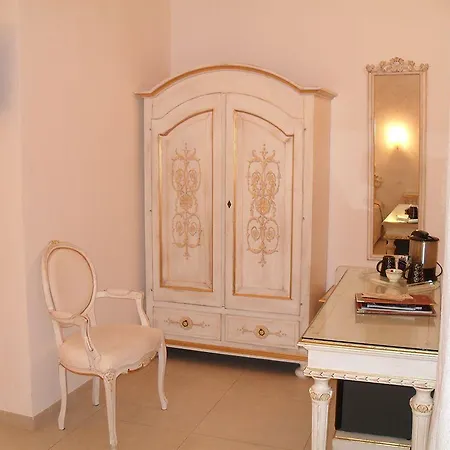 Residenza Due Torri Check In Presso Vicolo Cattani 7 게스트하우스 3*