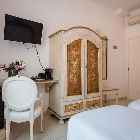 Гостьовий будинок Residenza Due Torri Check In Presso Vicolo Cattani 7