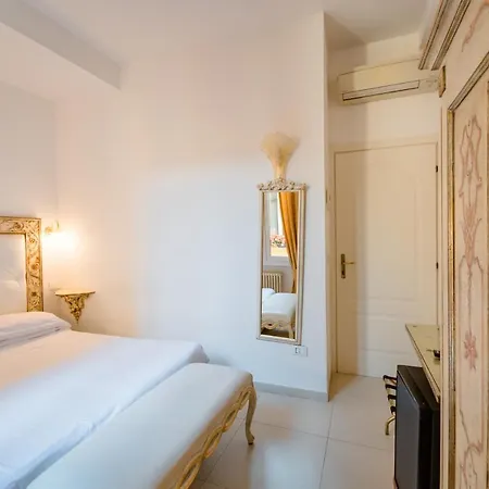 Residenza Due Torri Check In Presso Vicolo Cattani 7 Гостьовий будинок