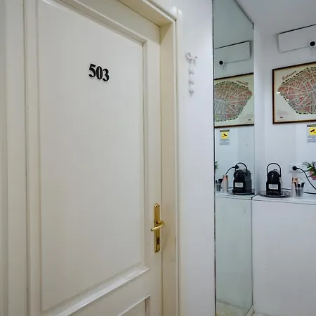 Residenza Due Torri Check In Presso Vicolo Cattani 7 Болонья