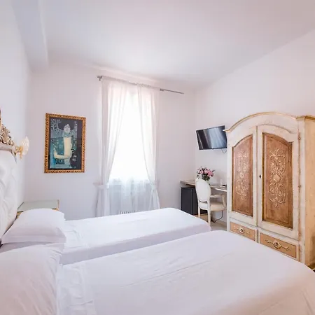 Residenza Due Torri Check In Presso Vicolo Cattani 7 Гостьовий будинок 3*
