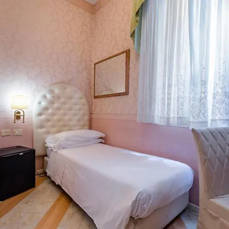 Residenza Due Torri Check In Presso Vicolo Cattani 7 Гостьовий будинок