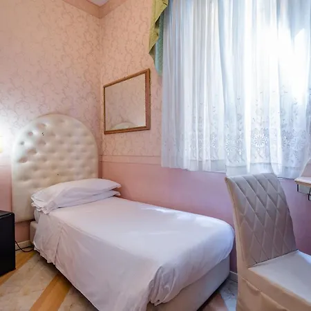 Residenza Due Torri Check In Presso Vicolo Cattani 7 Гостьовий будинок