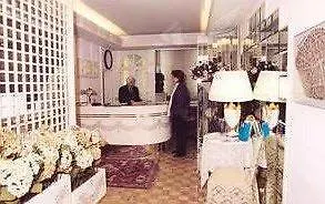 Гостьовий будинок Residenza Due Torri Check In Presso Vicolo Cattani 7 3*