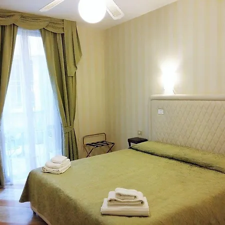 Гостьовий будинок Residenza Due Torri Check In Presso Vicolo Cattani 7 3*