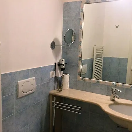 Residenza Due Torri Check In Presso Vicolo Cattani 7 Болонья