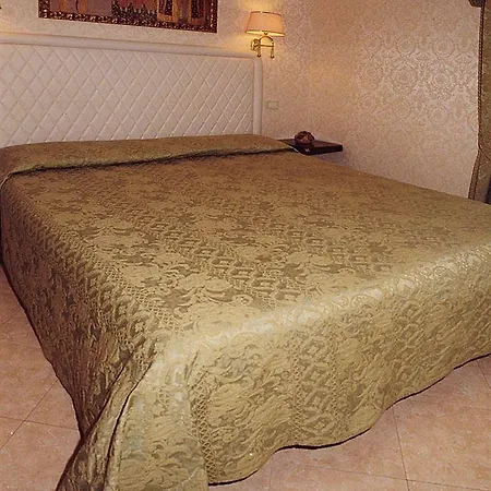 Гостьовий будинок Residenza Due Torri Check In Presso Vicolo Cattani 7