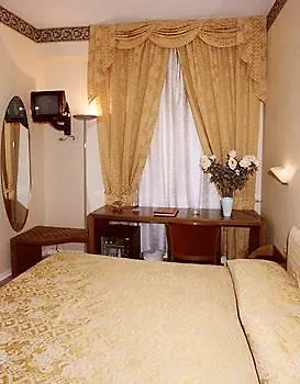 Гостьовий будинок Residenza Due Torri Check In Presso Vicolo Cattani 7 3*