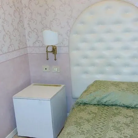 Residenza Due Torri Check In Presso Vicolo Cattani 7 Гостьовий будинок